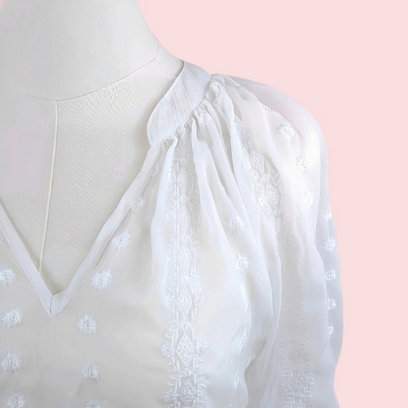 Olive & Oak White Semi-Sheer Embroidered Blouse XS 3/4 Sleeves V-Neckline - Picture 4 of 6